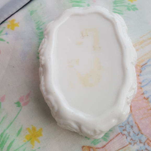 🌙VTG LENOX Oval Porcelain Roses 24k Gold Trim Trinket Box - Picture 12 of 12